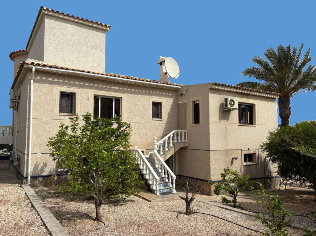 Detached Villa Algorfa Alicante - image 3
