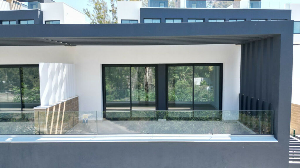 Semi-Detached House Estepona Málaga - image 3