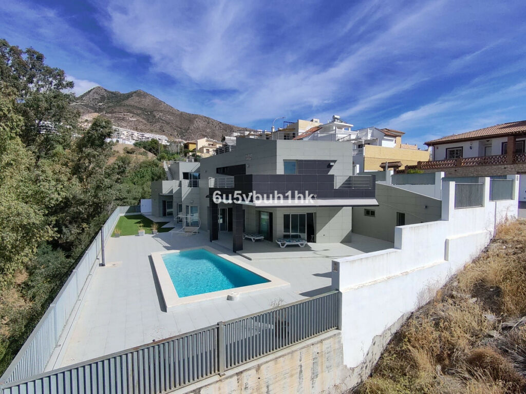 Detached Villa Benalmadena Málaga - image 3