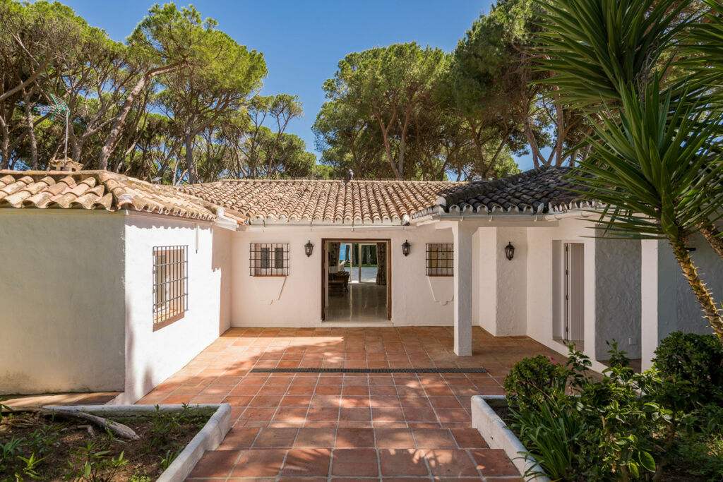 Detached Villa The Golden Mile Málaga - image 3