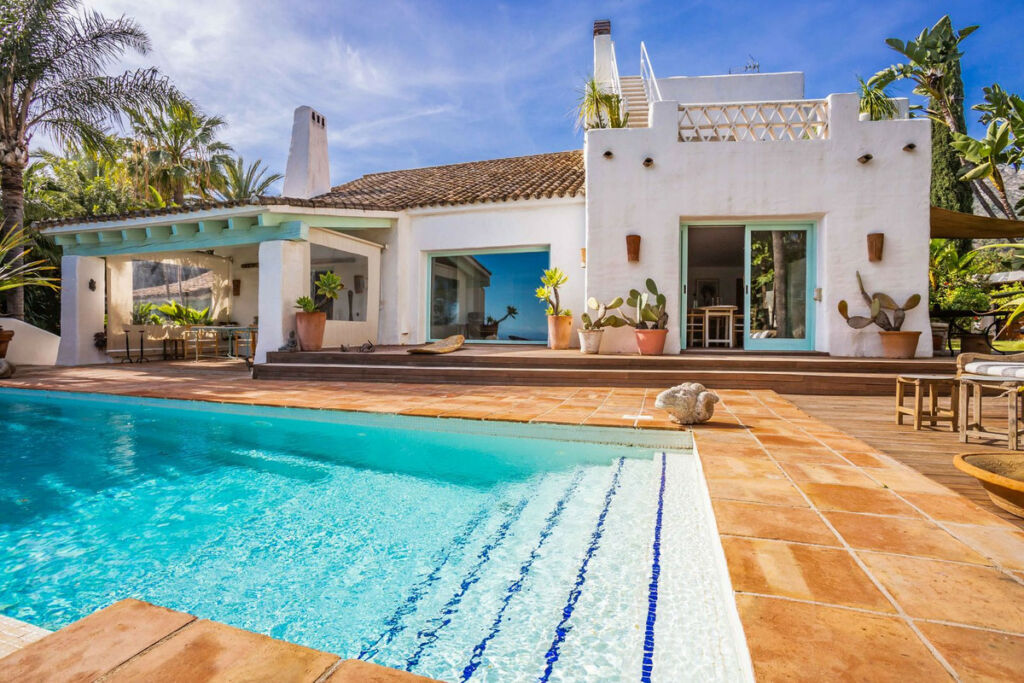 Detached Villa Sierra Blanca Málaga - image 3