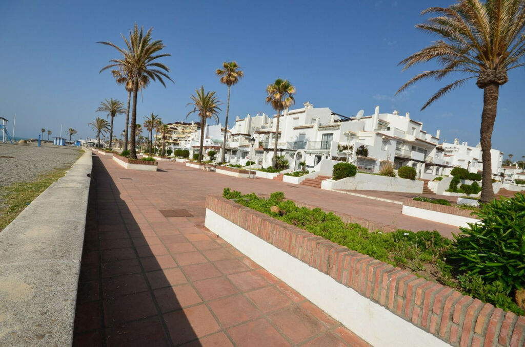 Penthouse La Duquesa Málaga - image 3
