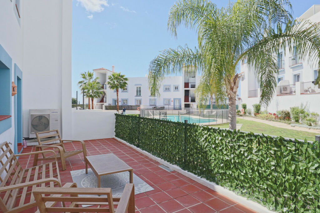 Ground Floor Apartment El Paraiso Málaga - image 3