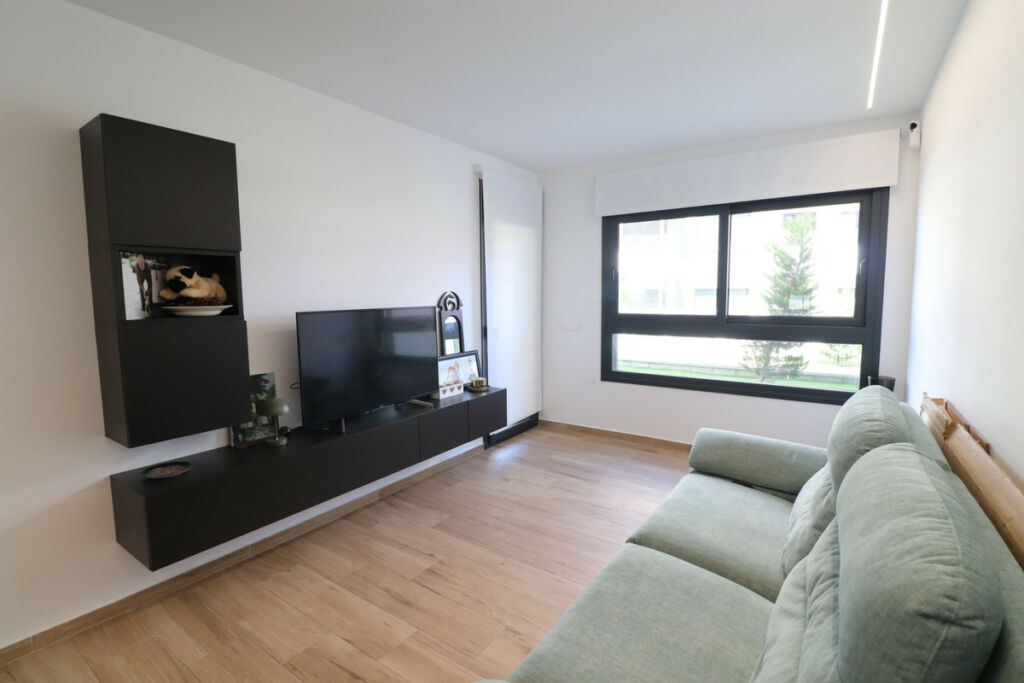 Ground Floor Apartment Villamartin Alicante - image 3