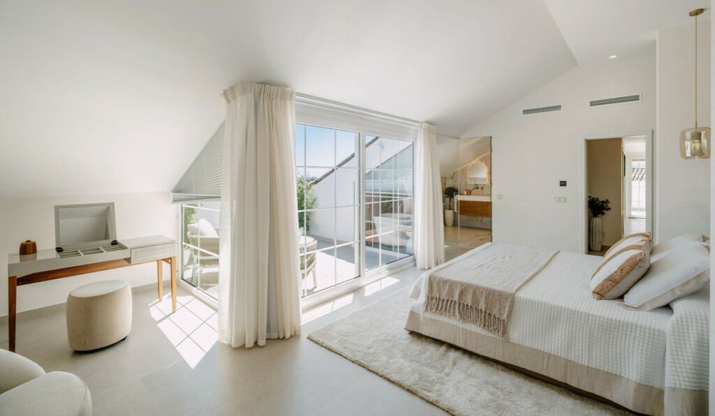 Penthouse Duplex Nueva Andalucía Málaga - image 3