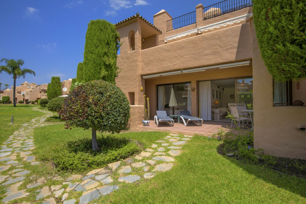 Ground Floor Apartment Estepona Málaga - image 3