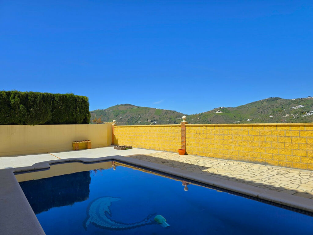 Detached Villa Canillas de Albaida Málaga - image 3
