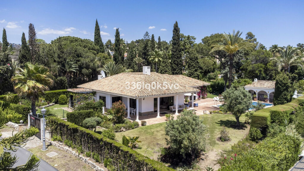 Detached Villa Las Chapas Málaga - image 3