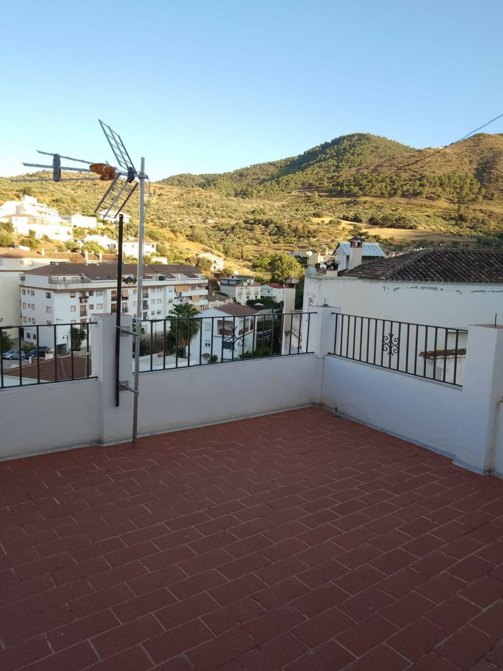 Townhouse Tolox Málaga - image 3