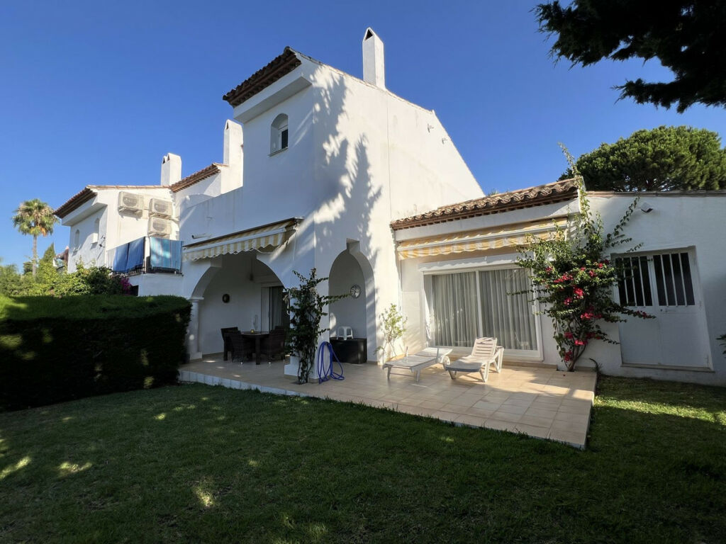 Townhouse El Paraiso Málaga - image 3