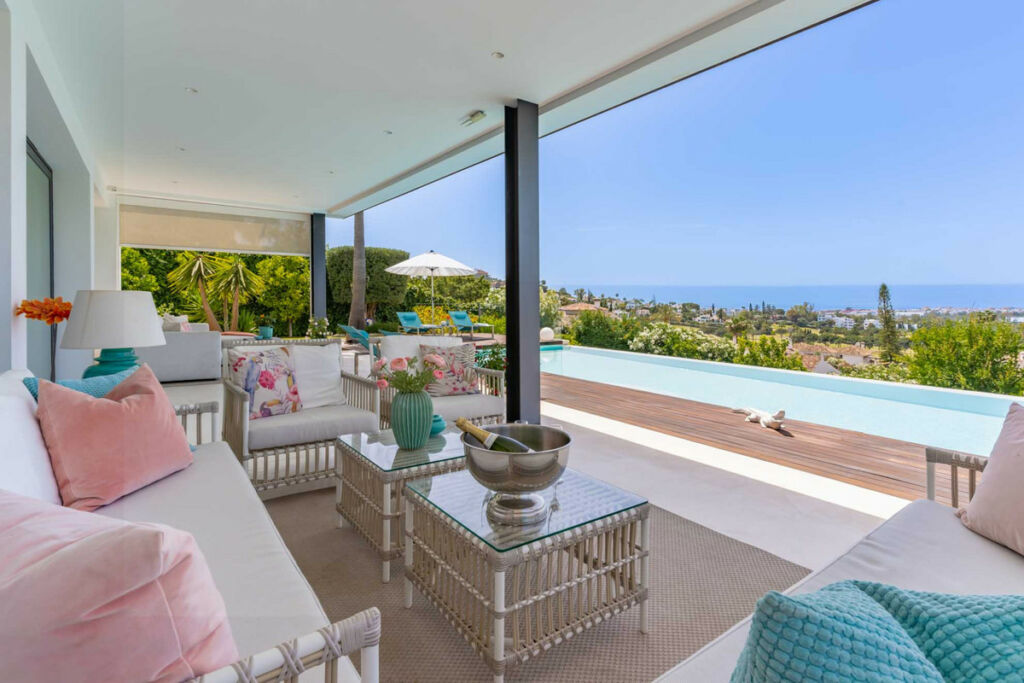 Detached Villa Nueva Andalucía Málaga - image 3