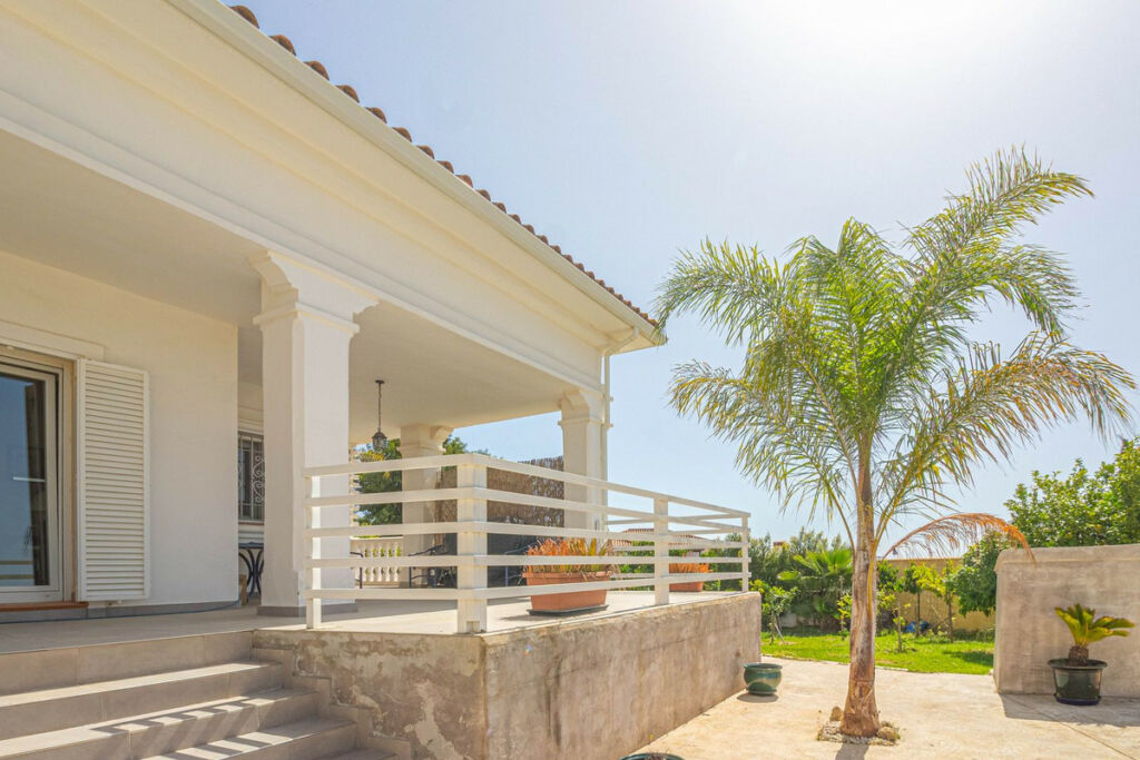 Detached Villa Pueblo Nuevo de Guadiaro Cádiz - image 3