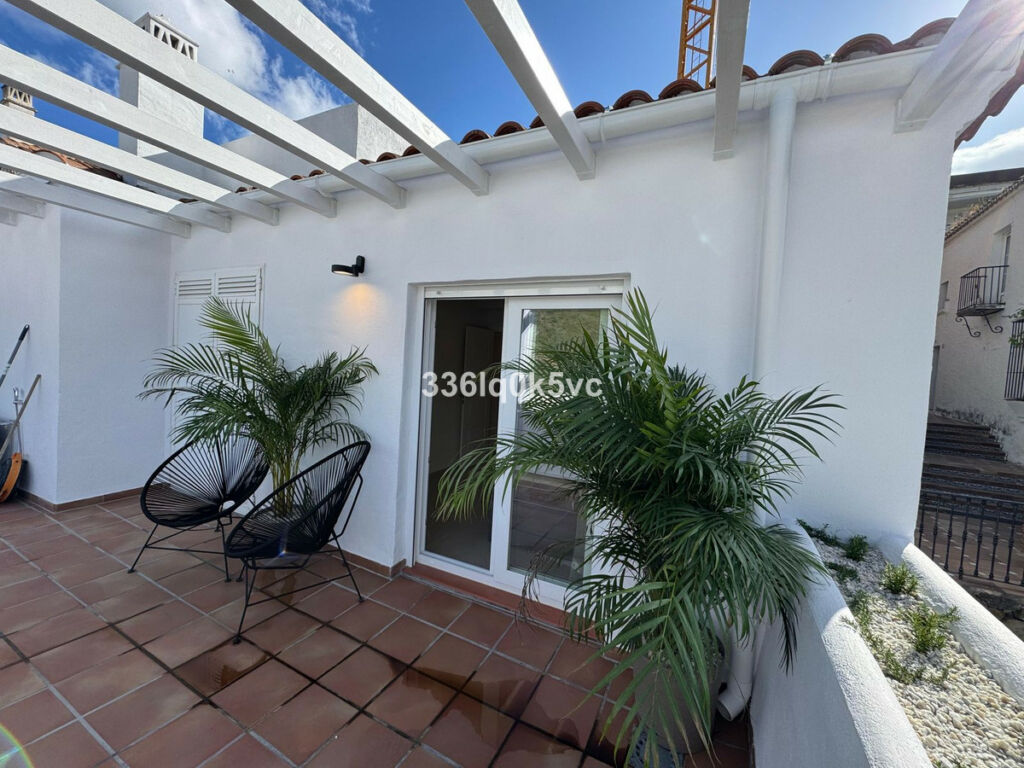 Top Floor Apartment Benahavís Málaga - image 3