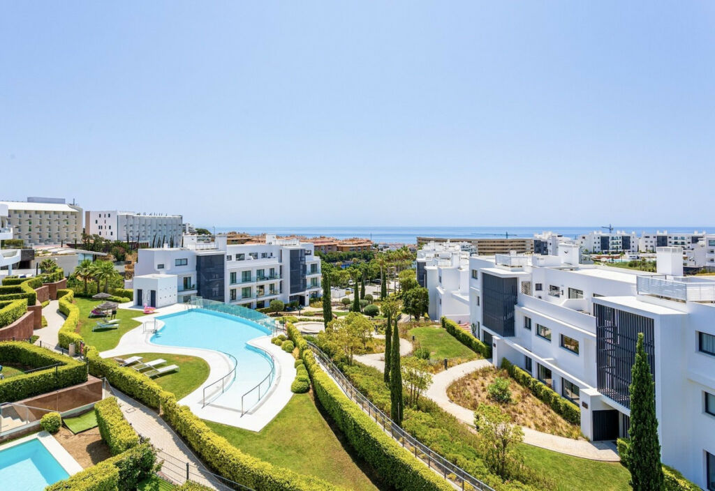 Middle Floor Apartment Fuengirola Málaga - image 4