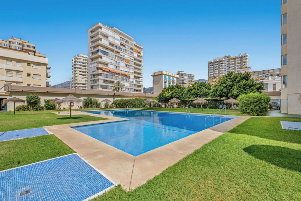 Penthouse Fuengirola Málaga - image 3