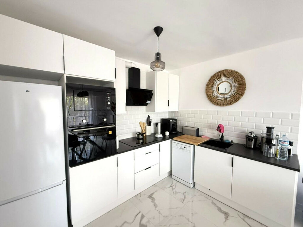 Middle Floor Apartment Punta Prima Alicante - image 3