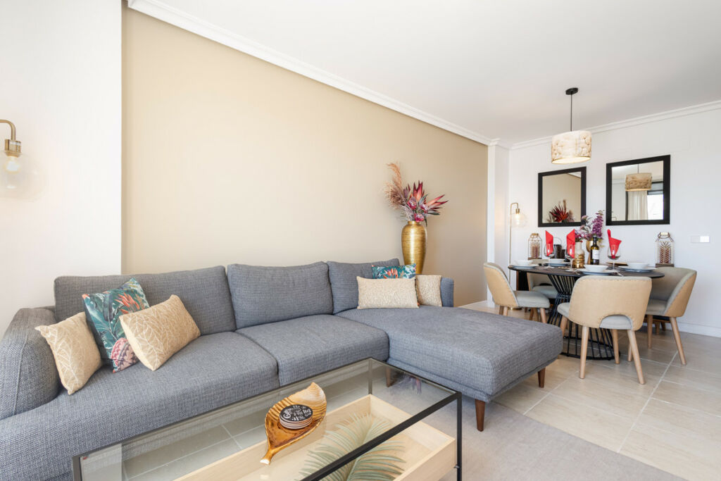 Middle Floor Apartment Estepona Málaga - image 3