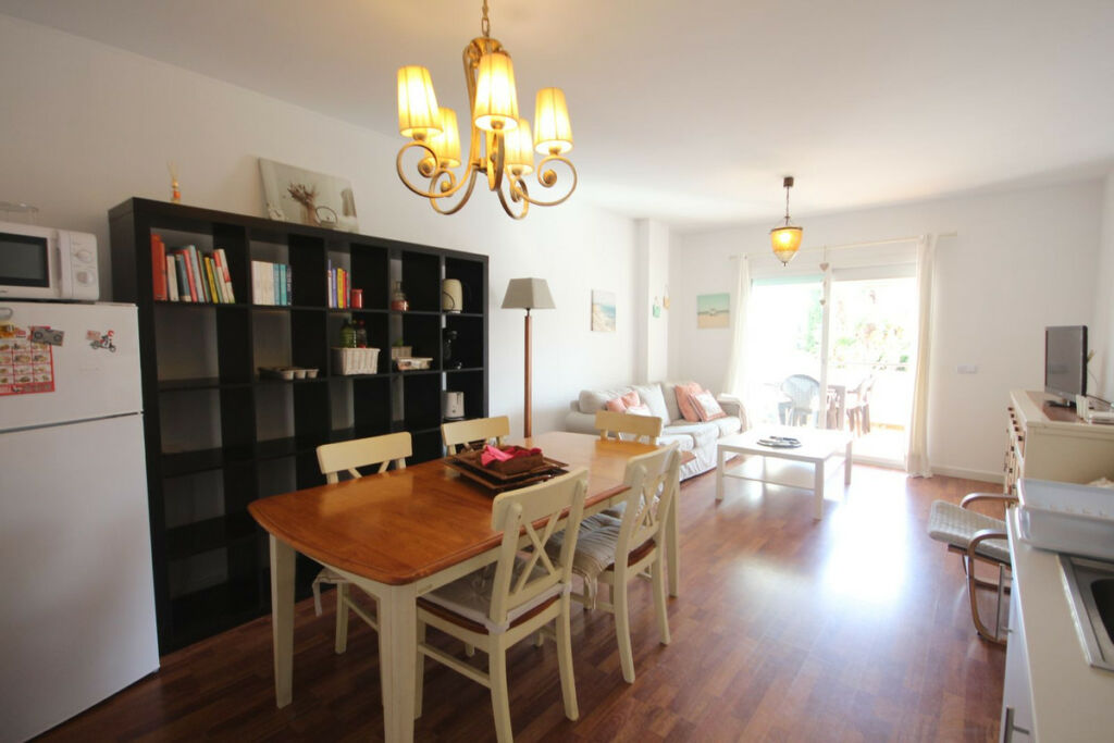 Middle Floor Apartment Calahonda Málaga - image 3