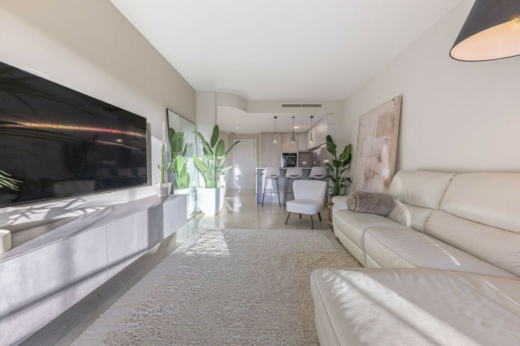 Middle Floor Apartment Elviria Málaga - image 3