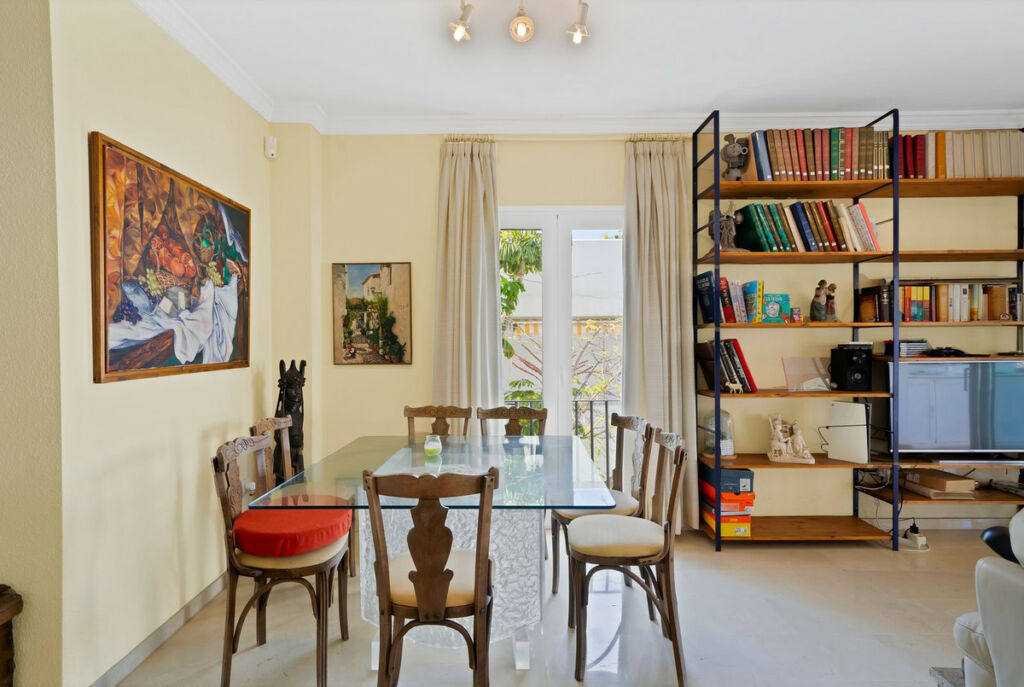 Middle Floor Apartment Nagüeles Málaga - image 4