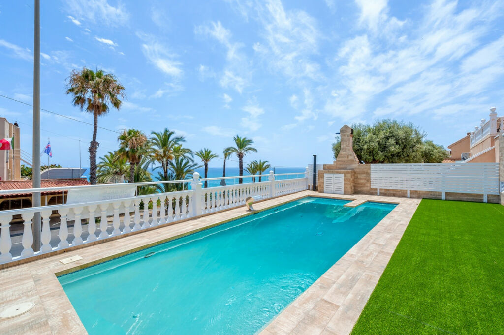 Detached Villa Torrevieja Alicante - image 3