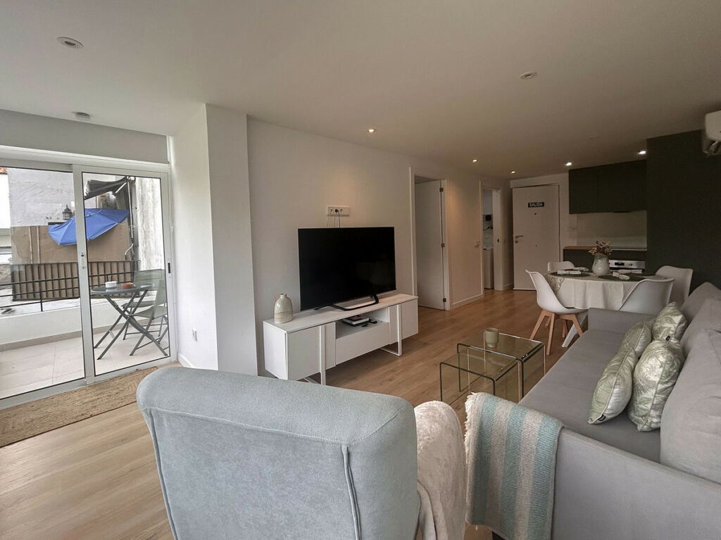 Middle Floor Apartment Estepona Málaga - image 3