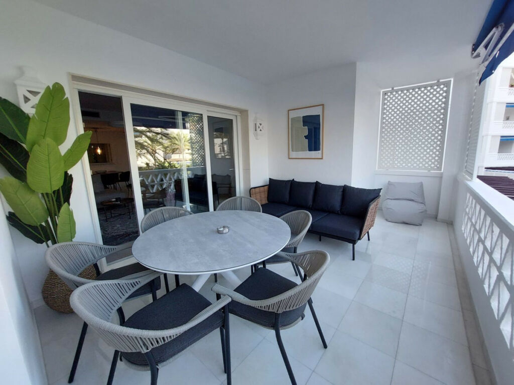 Middle Floor Apartment Puerto Banús Málaga - image 3