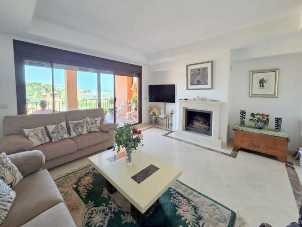 Townhouse Estepona Málaga - image 3