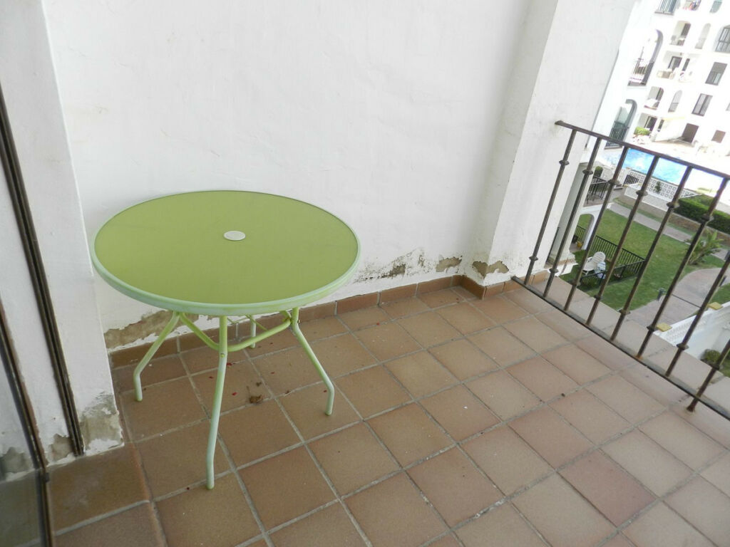Middle Floor Apartment La Duquesa Málaga - image 3
