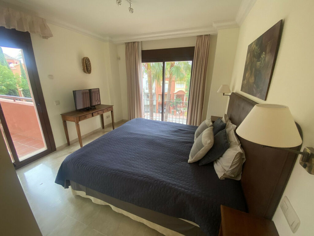 Top Floor Apartment Marbella Málaga - image 3