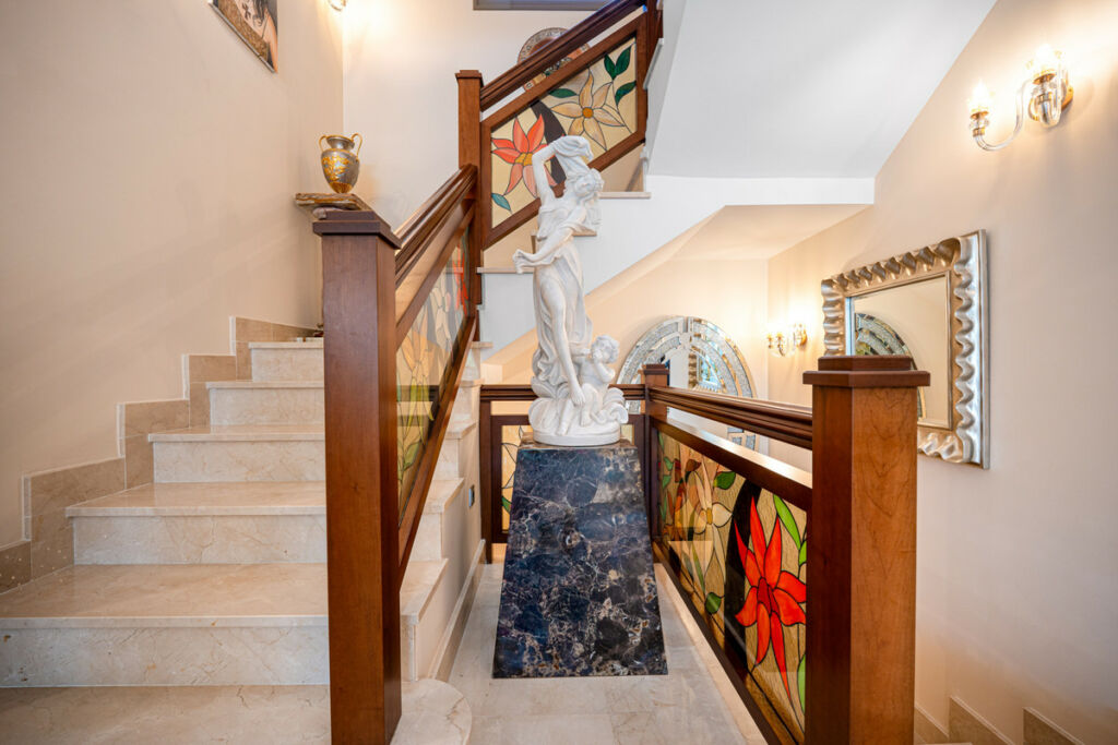 Detached Villa Marbella Málaga - image 3