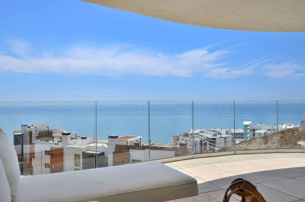 Middle Floor Apartment Fuengirola Málaga - image 3