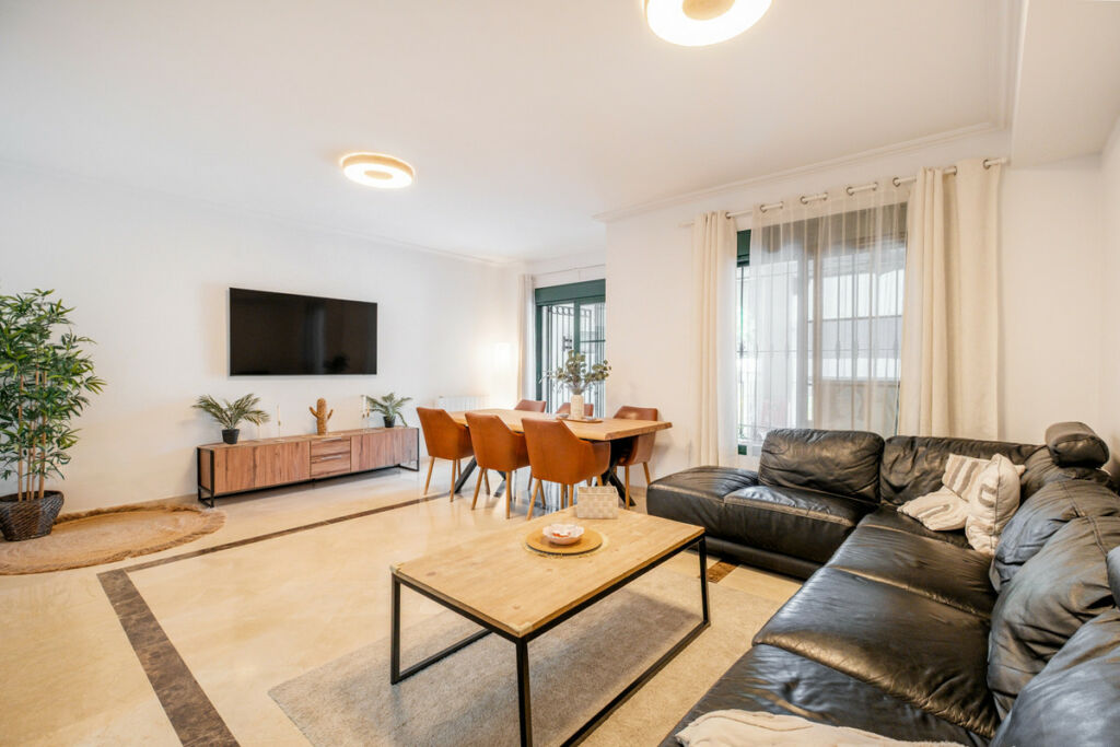 Townhouse Nagüeles Málaga - image 3