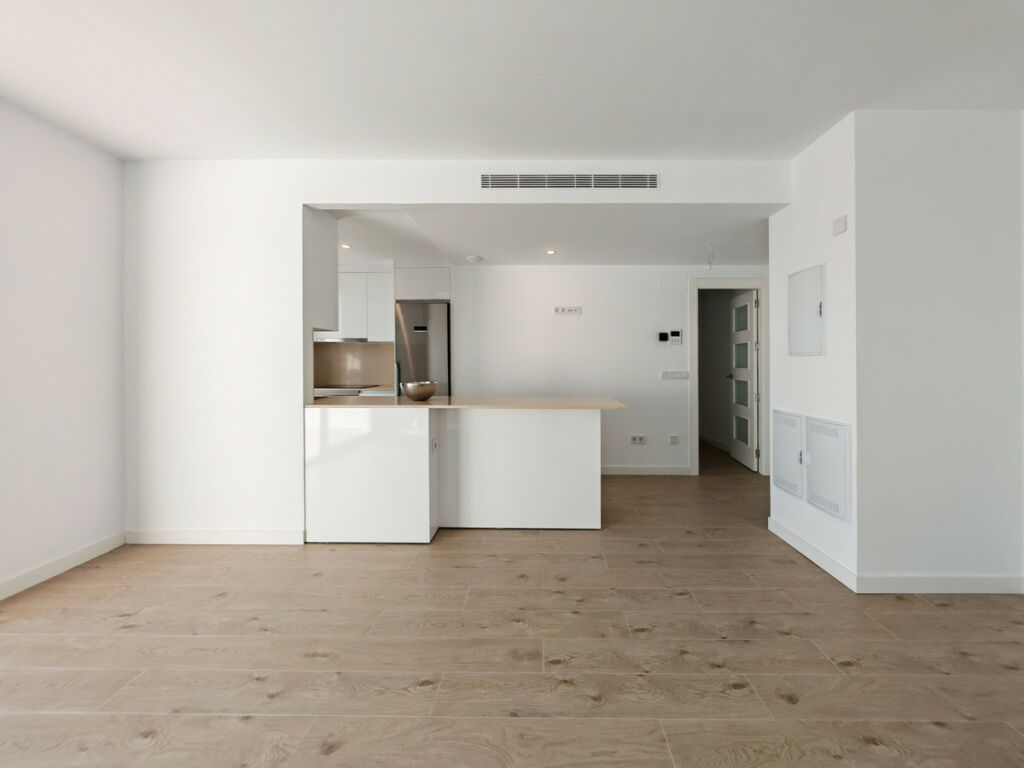 Middle Floor Apartment Estepona Málaga - image 3