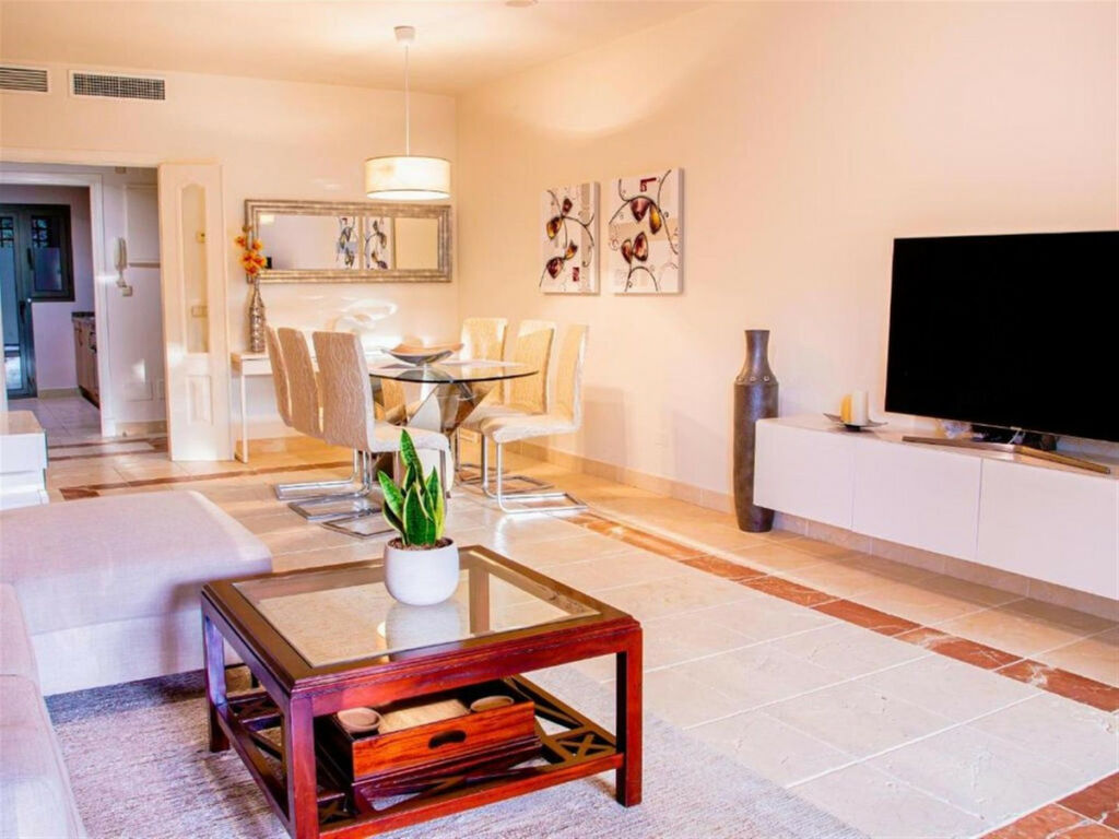 Ground Floor Apartment Estepona Málaga - image 3