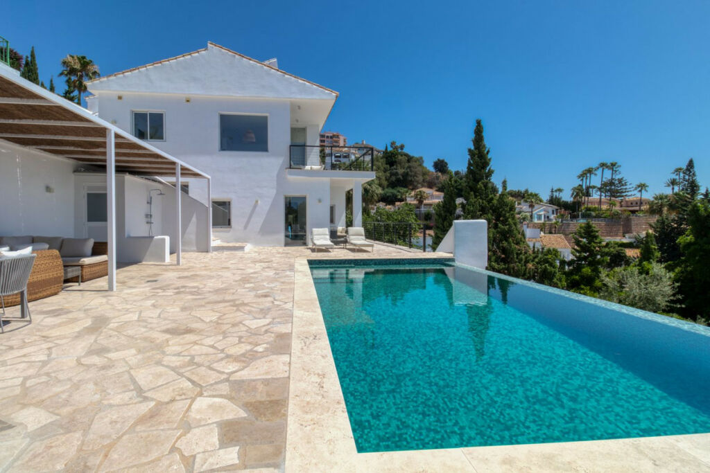 Detached Villa Torremuelle Málaga - image 4
