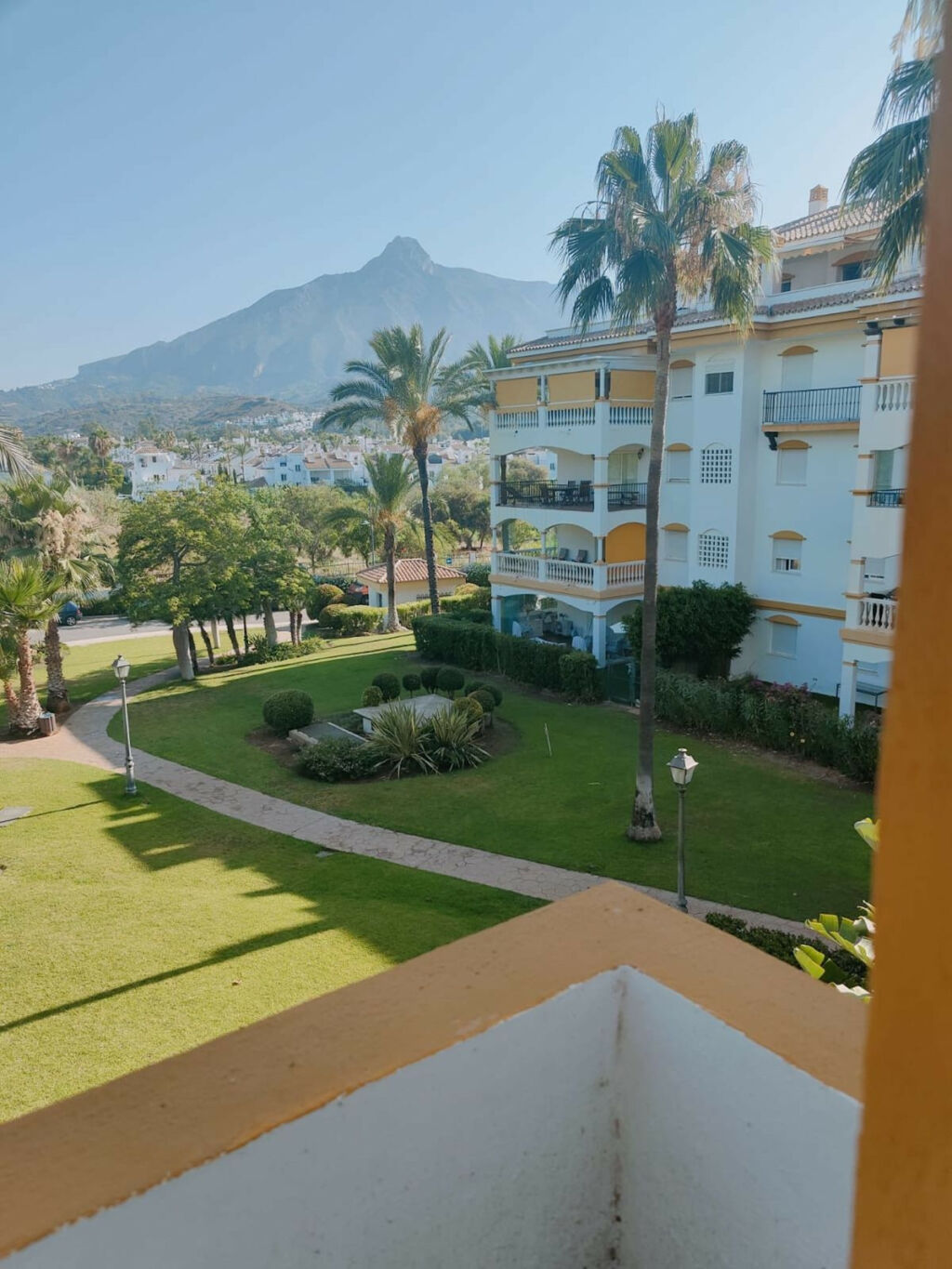 Middle Floor Apartment Marbella Málaga - image 3