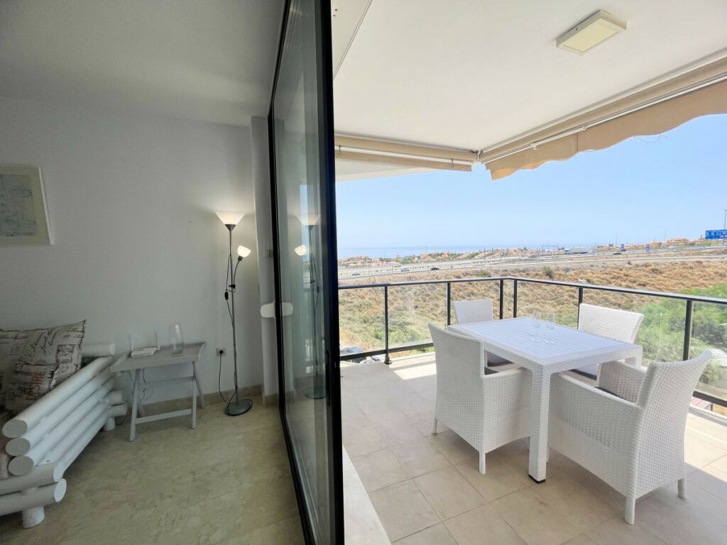 Middle Floor Apartment Riviera del Sol Málaga - image 3