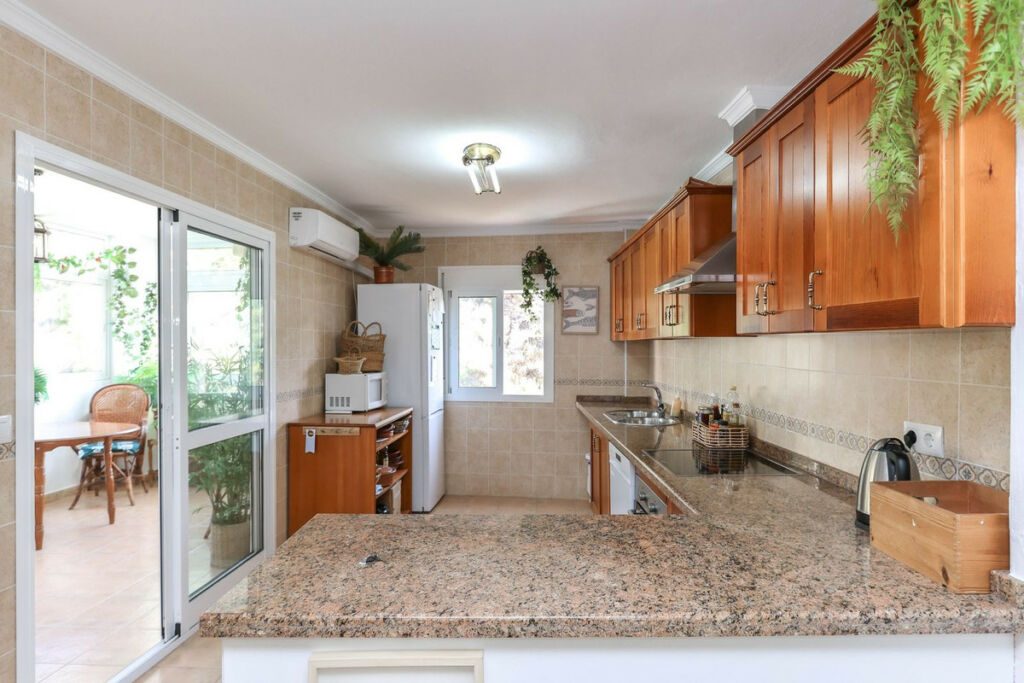Townhouse Tolox Málaga - image 3