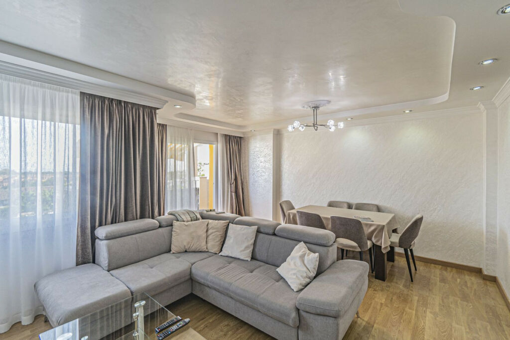 Top Floor Apartment Diana Park Málaga - image 3