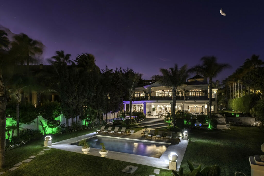 Detached Villa Puerto Banús Málaga - image 3