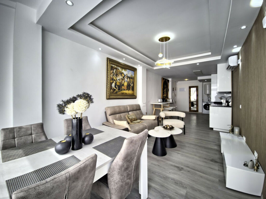 Middle Floor Apartment Marbella Málaga - image 3