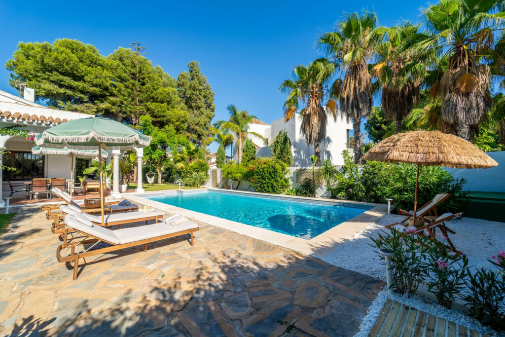 Detached Villa New Golden Mile Málaga - image 6
