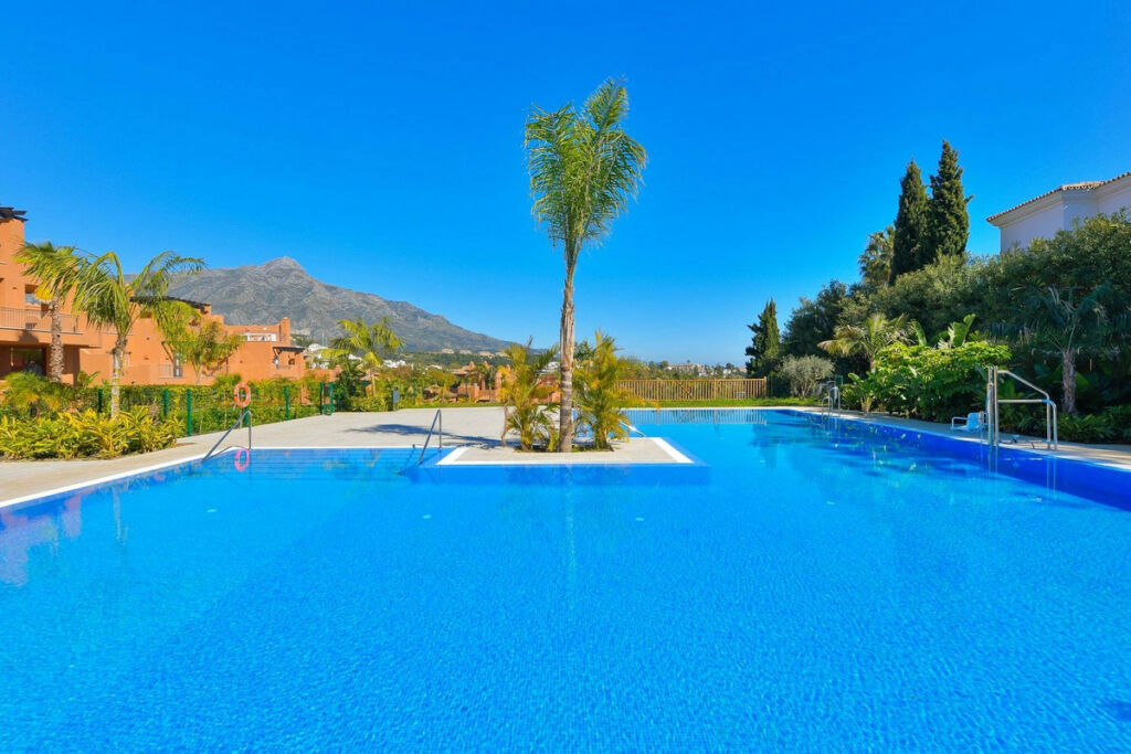 Penthouse Nueva Andalucía Málaga - image 3