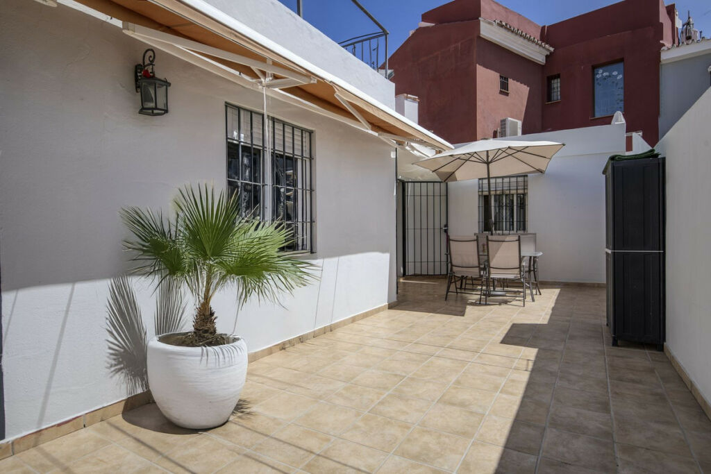 Detached Villa Fuengirola Málaga - image 3