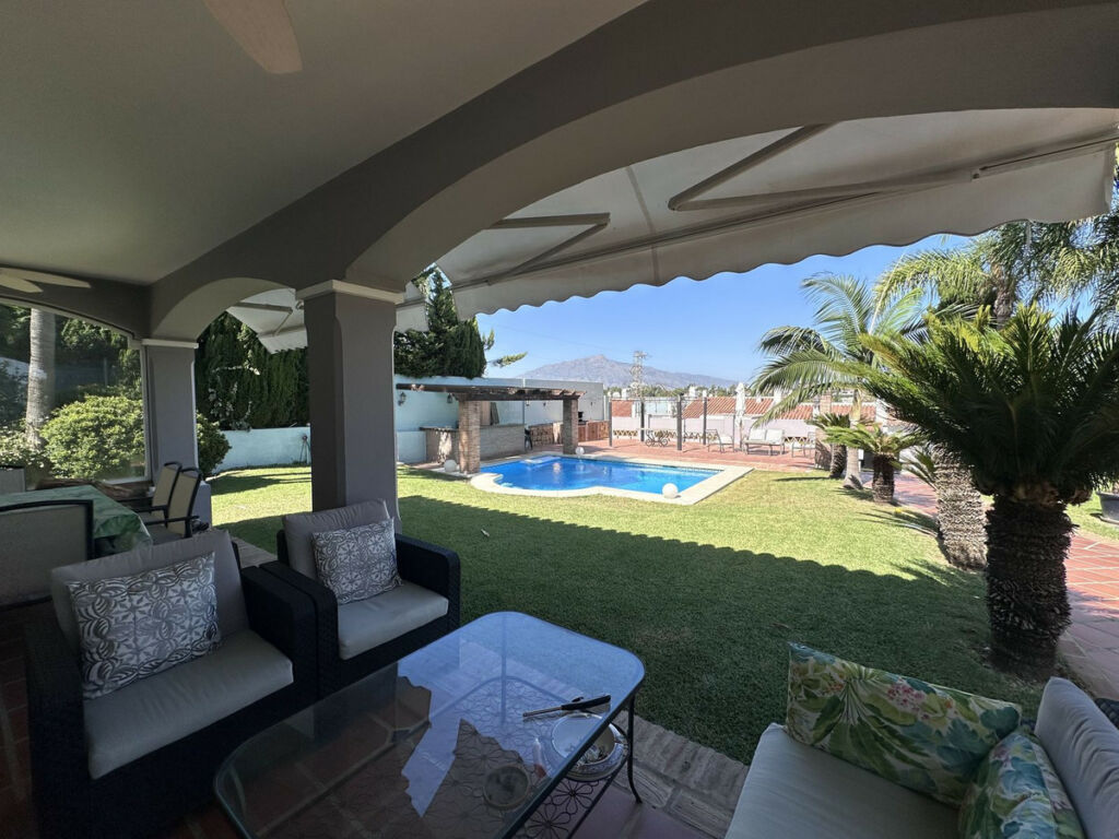 Detached Villa Bel Air Málaga - image 3