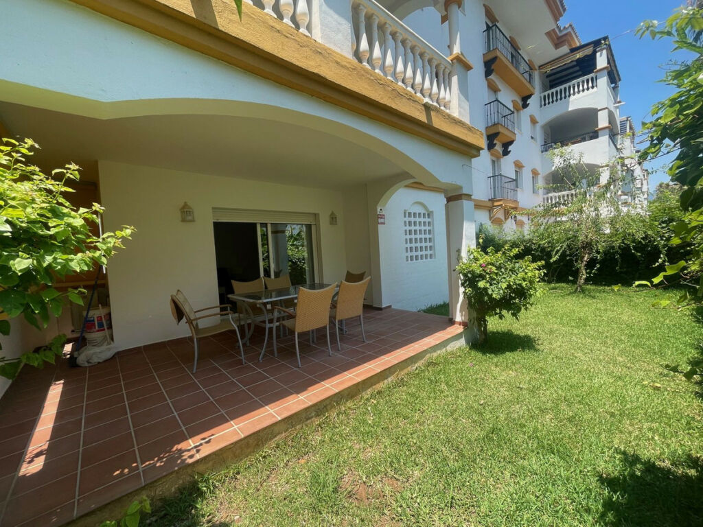 Ground Floor Apartment Nueva Andalucía Málaga - image 3