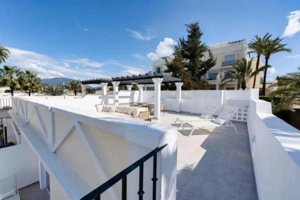 Penthouse Duplex Aloha Málaga - image 3