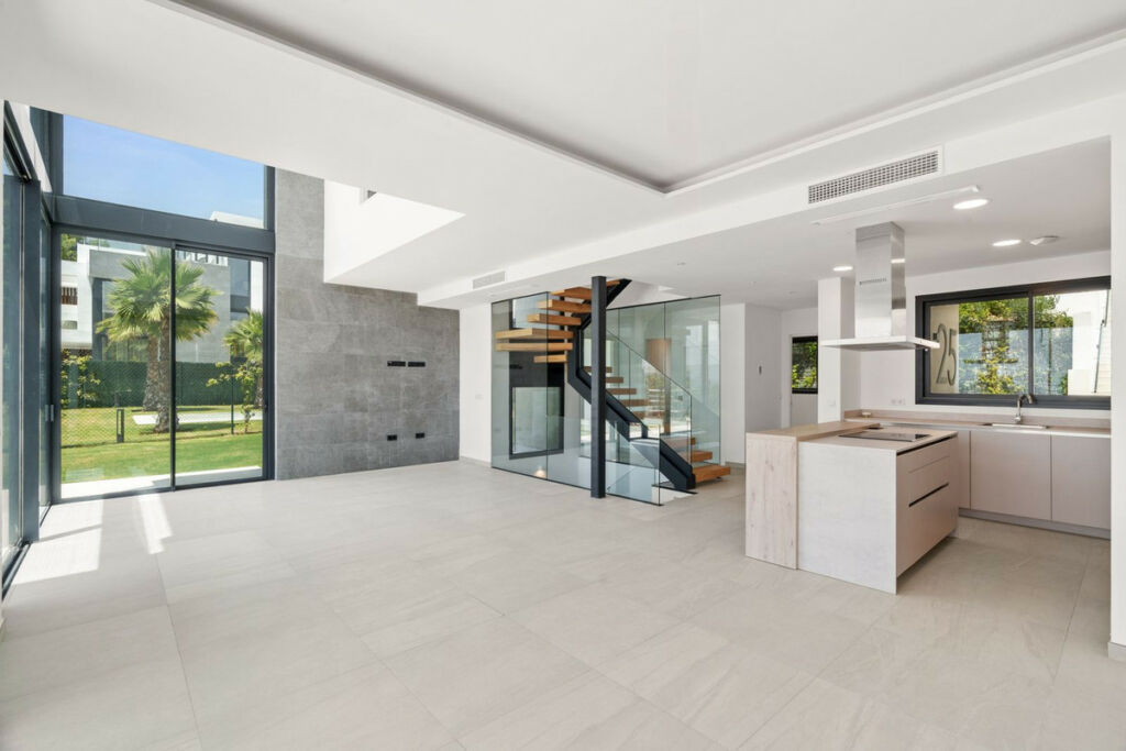 Semi-Detached House Río Real Málaga - image 3