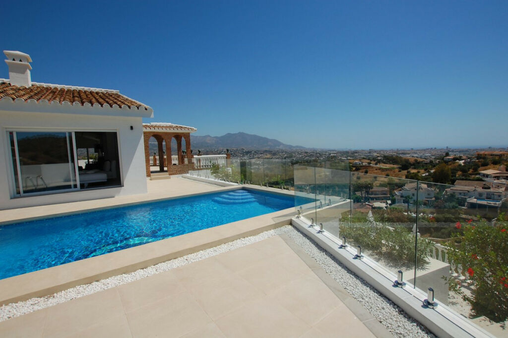 Detached Villa Cerros del Aguila Málaga - image 3